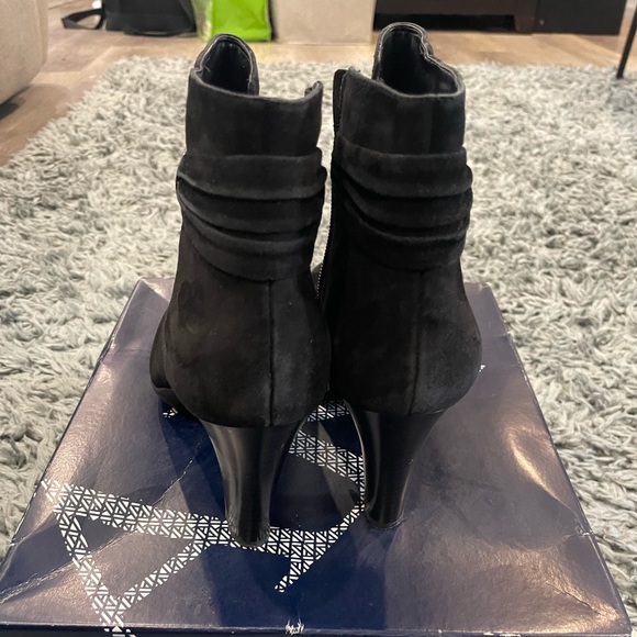 Anne Klein size 10 dude black ankle boots - Picture 2 of 5